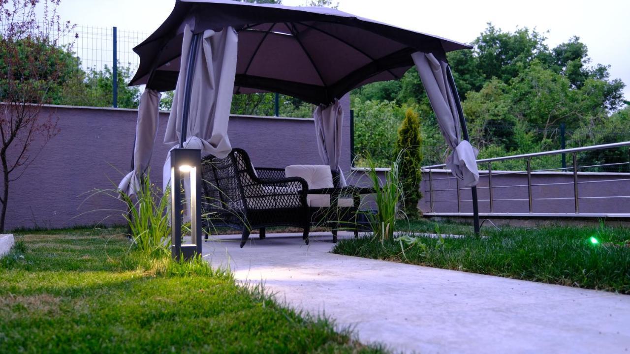 Flower City Suits Aparthotel Yalova  Exteriör bild