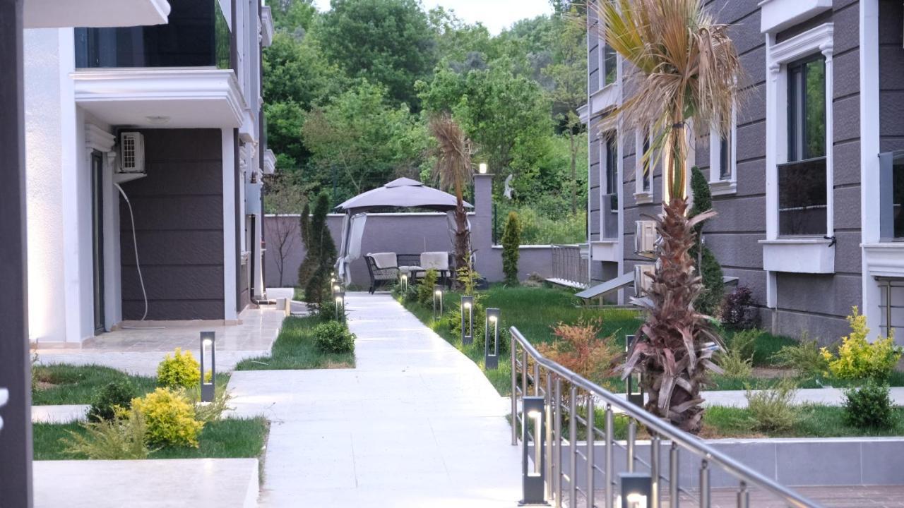 Flower City Suits Aparthotel Yalova  Exteriör bild