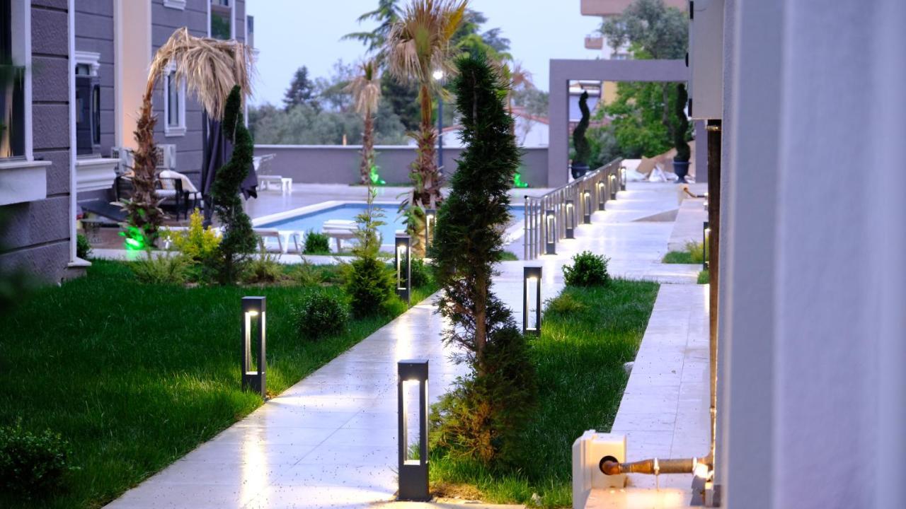 Flower City Suits Aparthotel Yalova  Exteriör bild