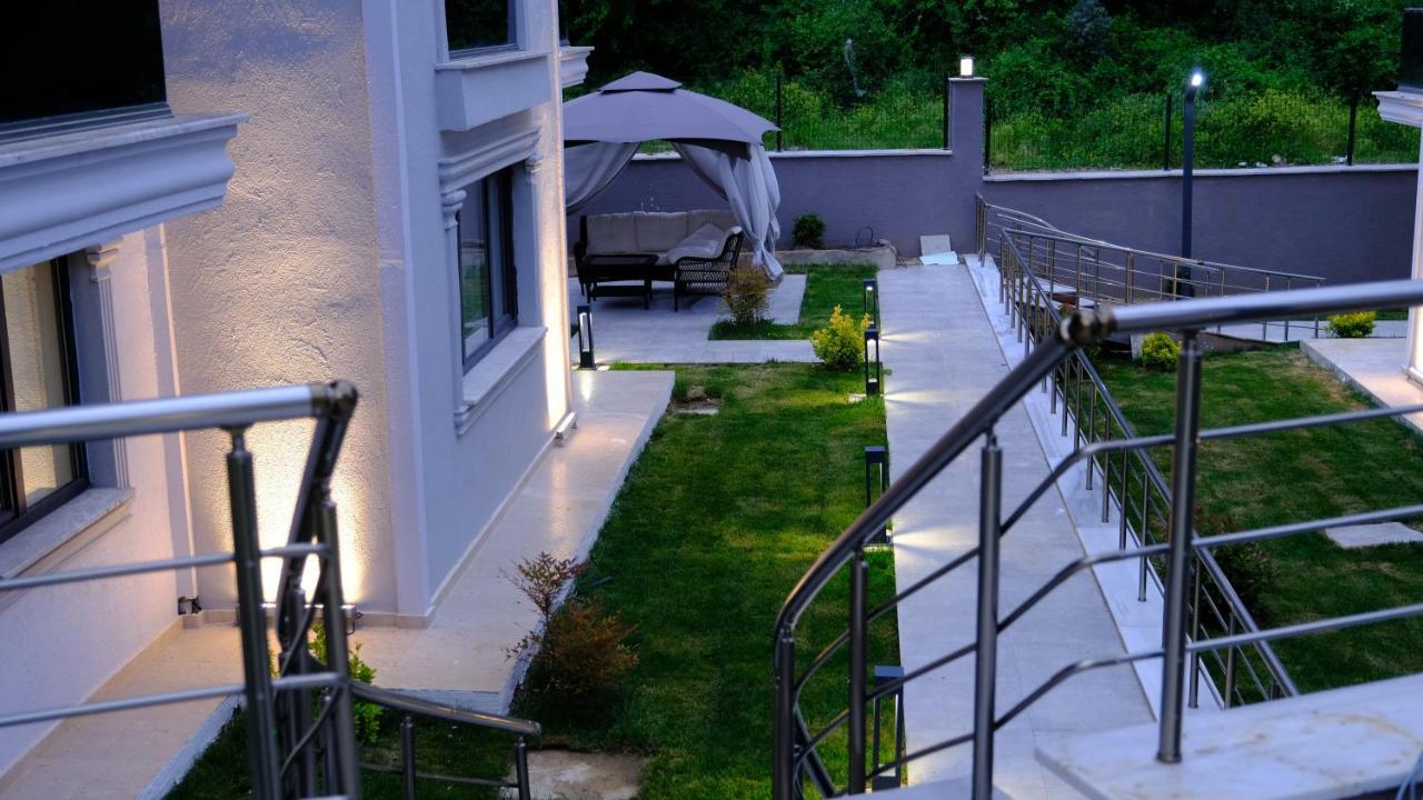 Flower City Suits Aparthotel Yalova  Exteriör bild