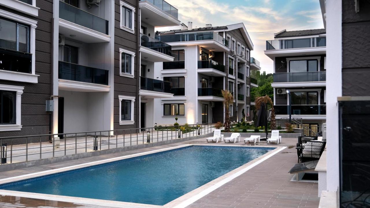 Flower City Suits Aparthotel Yalova  Exteriör bild